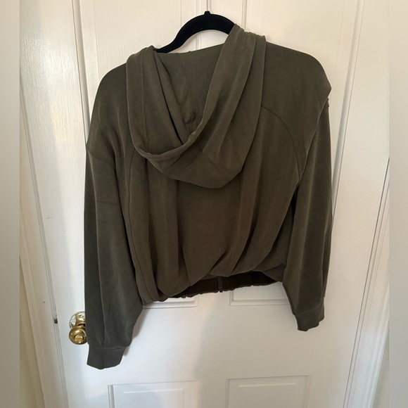 NWT Athleta Seasoft Bubble Hem Full Zip Army Green Jacket Size Small - Picture 8 of 11